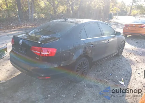 2015 Volkswagen Jetta 1.8T Se z USA, uszkodzony, nr VIN 3VWD07AJ7FM238979